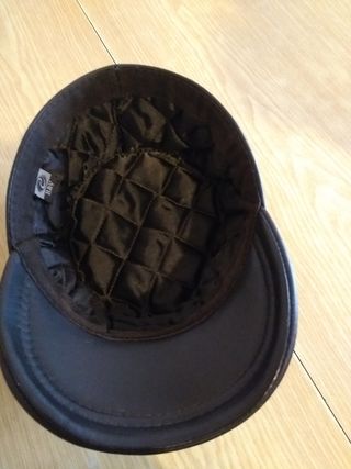 GORRA DE CUERO