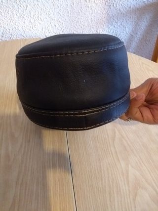 GORRA DE CUERO