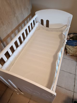 cuna de madera+ cochón+ chichonera