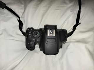 CÁMARA CANON EOS 700D