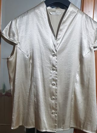 Camiseiro cor creme Tamanho L em cetim manga curta