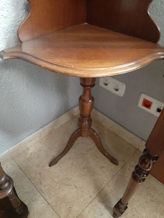 mesita rinconera