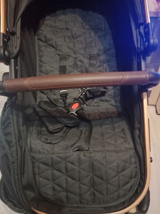 Silla paseo dúo convertible capazo negra dorada