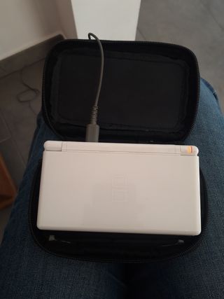 Nintendo DS lite