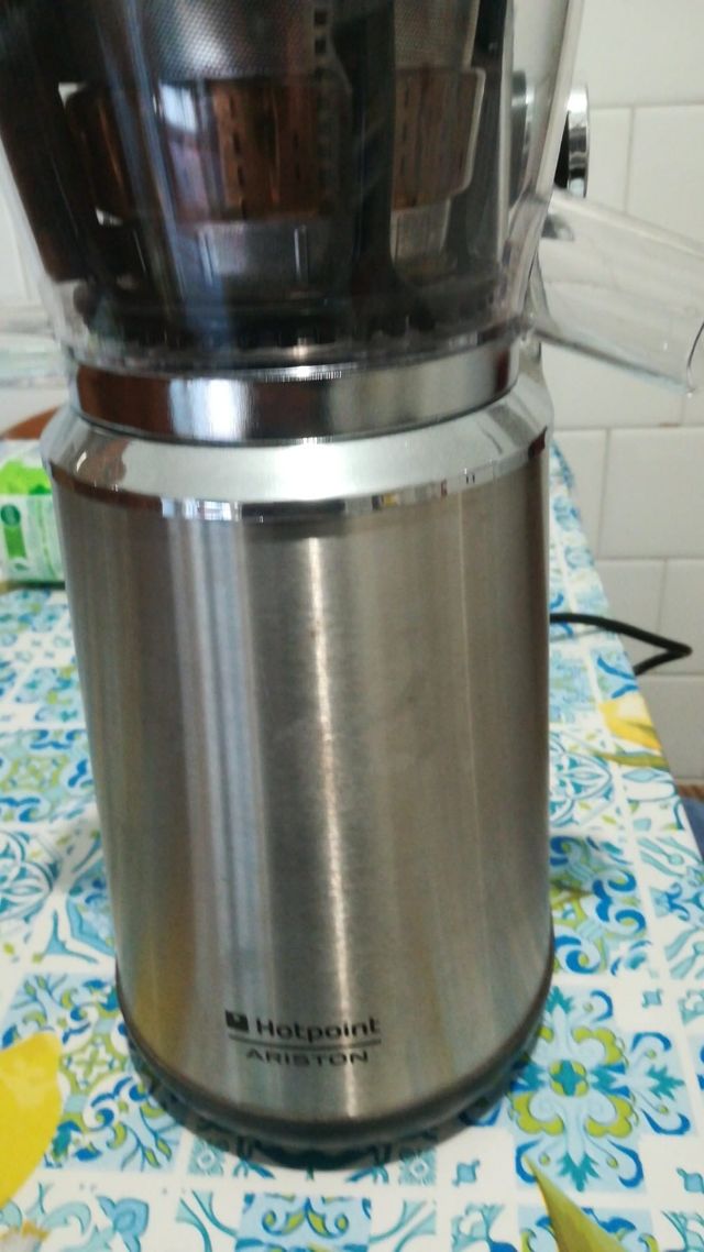 Estrattore di succo di frutta e verdura