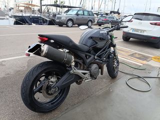 Ducati Monster 696