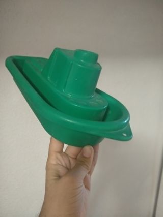 Barco de juguete de plástico para baño o mar