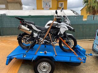 alquiler de remolques porta motos