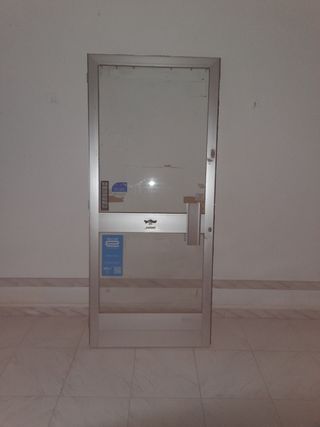 Puerta de aluminio sin marco, escucho ofertas