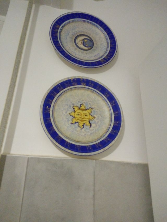 2 piatti in ceramica da parete