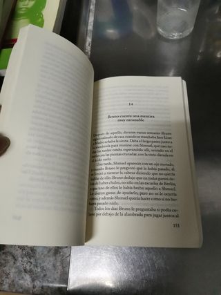 El niño con el pijama de rayas