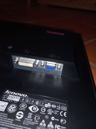 Monitor 17 pollici Lenovo