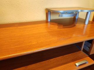 Escritorio de madera para ordenador