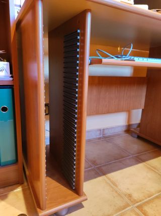 Escritorio de madera para ordenador