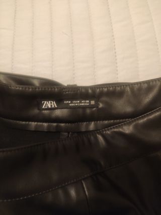 Falda de cuero negra Zara