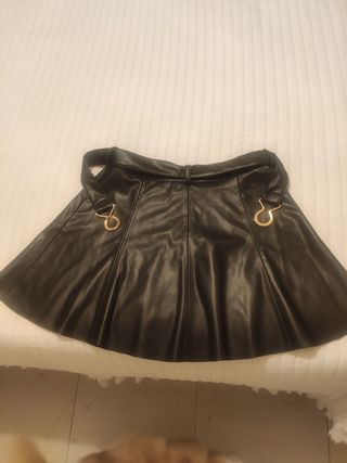 Falda de cuero negra Zara