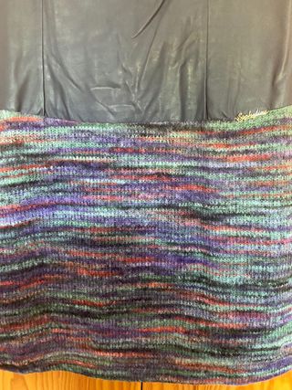 traje azul y mezclilla