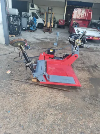 Desmontadora neumaticos agricola y industriales