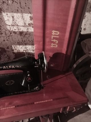 Maquina de coser Alfa