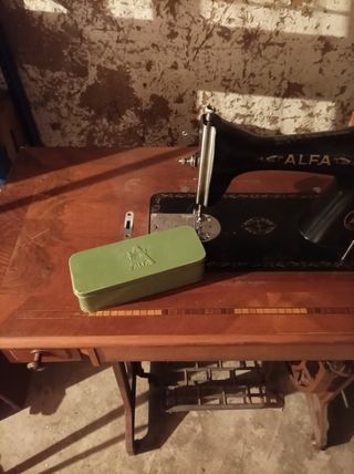 Maquina de coser Alfa