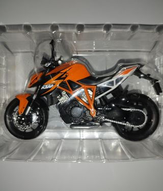 Moto a escala 1/12 Maisto