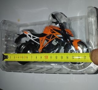 Moto a escala 1/12 Maisto