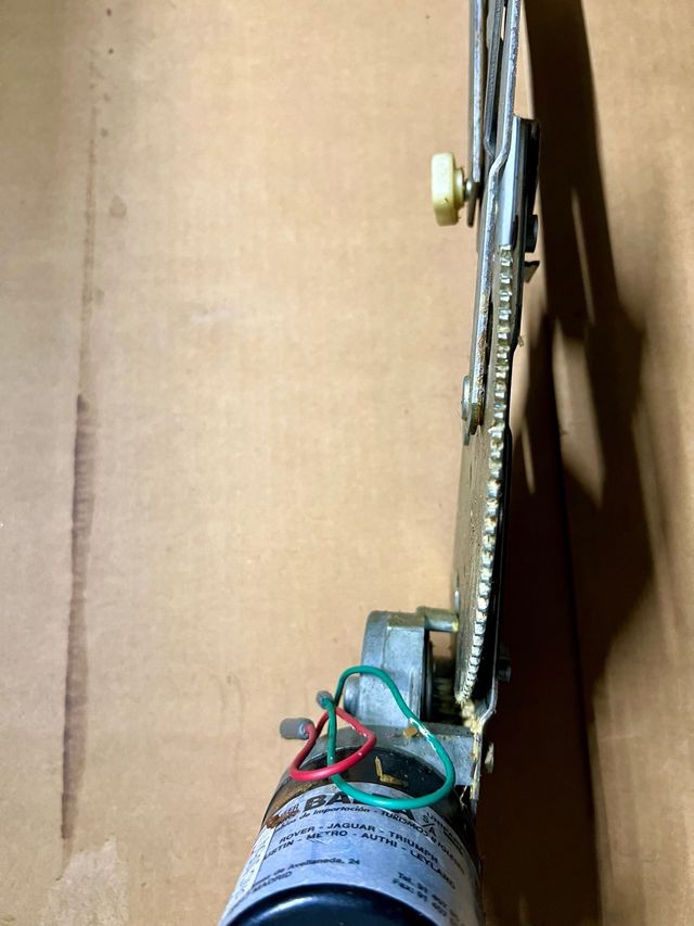 BAC1054 Elevalunas motor del der Jaguar XJ12 ser.3