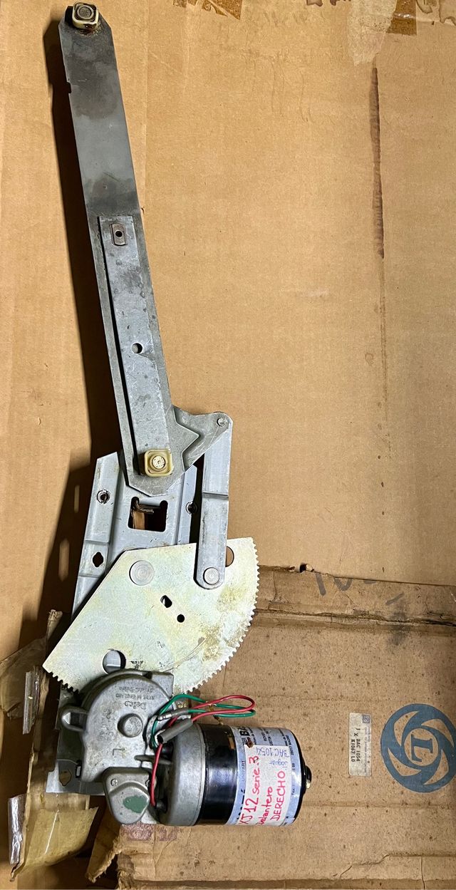 BAC1054 Elevalunas motor del der Jaguar XJ12 ser.3