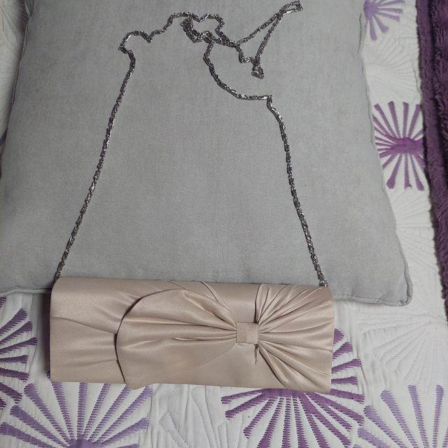 Clutch beige rígido