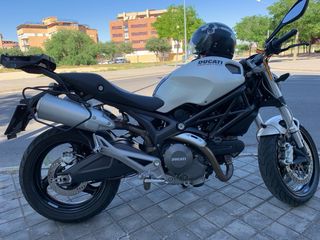 ducati monster 696+