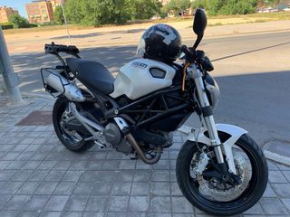 ducati monster 696+