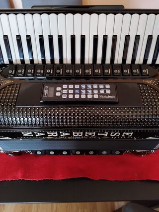 Acordeón Brandoni Modelo Estebaran 45Teclas 120Baj