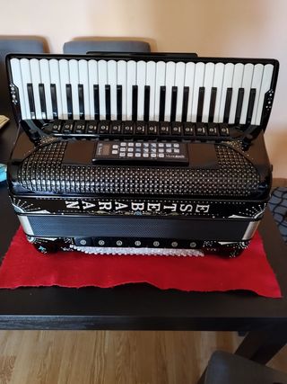 Acordeón Brandoni Modelo Estebaran 45Teclas 120Baj
