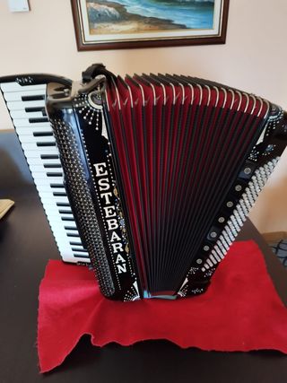 Acordeón Brandoni Modelo Estebaran 45Teclas 120Baj