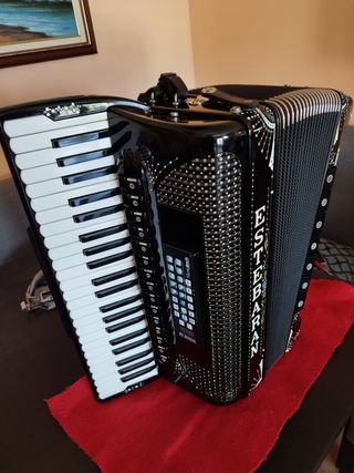 Acordeón Brandoni Modelo Estebaran 45Teclas 120Baj