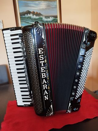 Acordeón Brandoni Modelo Estebaran 45Teclas 120Baj