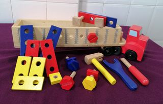 Camión trailer de construcción de madera