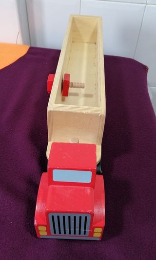 Camión trailer de construcción de madera