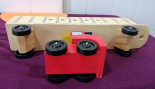 Camión trailer de construcción de madera