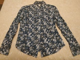 Camisa estampada en tonos azules