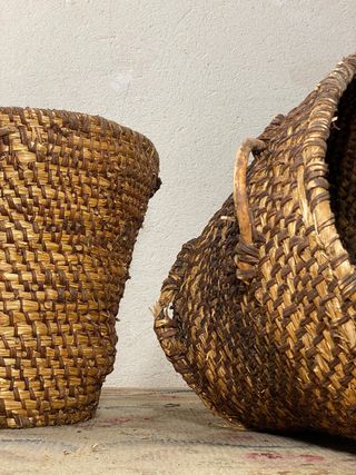 Pareja cubre macetas antiguos