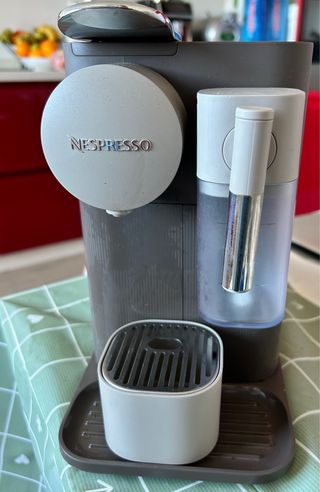 Cafetera Nespresso Latissima One