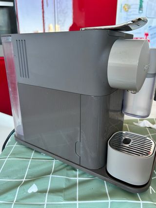 Cafetera Nespresso Latissima One