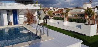 Muebles y pérgolas de madera maciza