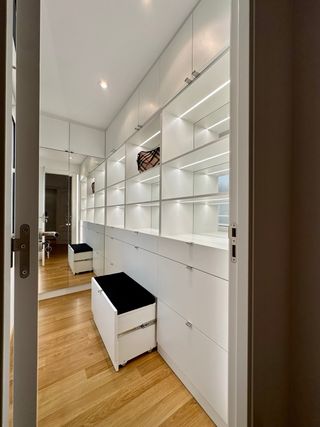 Muebles y pérgolas de madera maciza