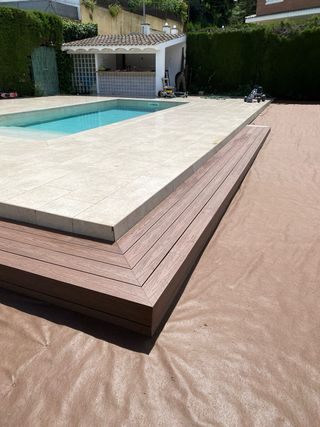 Muebles y pérgolas de madera maciza