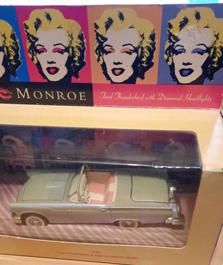 Corgi Toys, Ford Thunderbird,Figura Marilyn Monroe de segunda mano