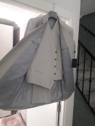 Traje de ceremonia a estrenar talla 52 plateado