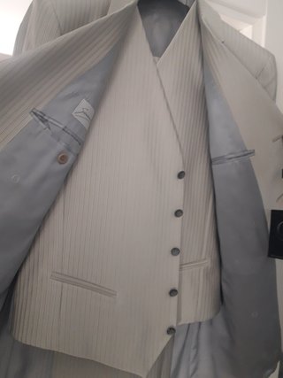 Traje de ceremonia a estrenar talla 52 plateado