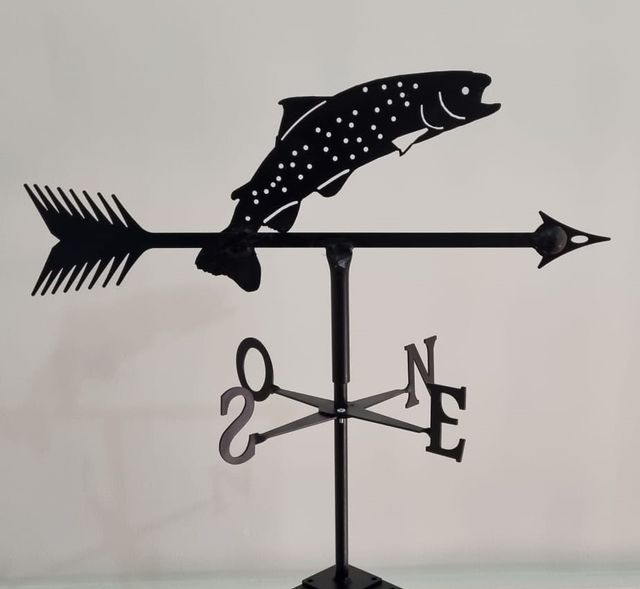 Veleta de forja Trucha, de 80x80cm.